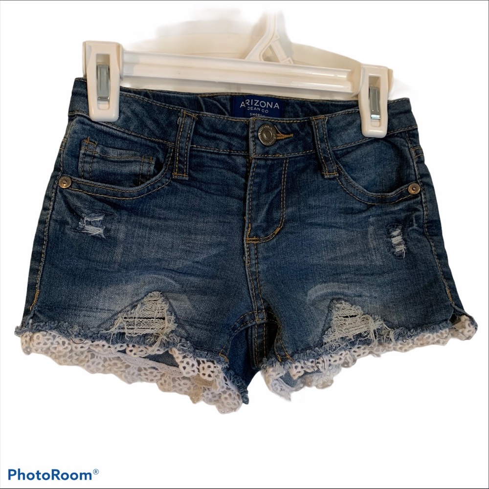 Arizona 6x distressed lace Shortie jean shorts